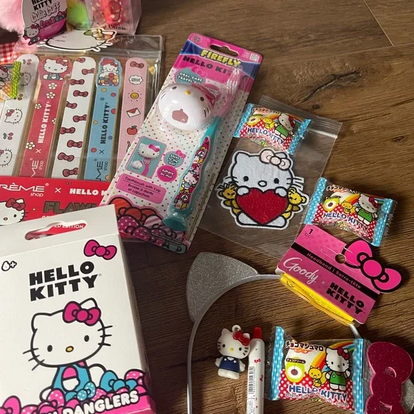 One Left! FREE SHIPPING (NWT) ULTIMATE HELLO KITTY GIFT BASKET!! - Picture 5 of 13